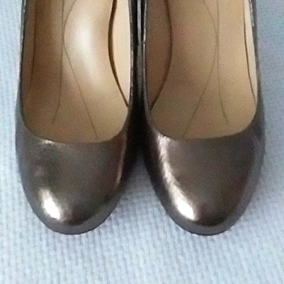 Kate Spade Pumps Leather Snakeskin Print Burnished Gold Over Beige size 7M - Picture 2 of 13